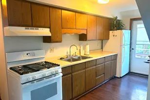 322 College Ave, Dekalb, IL 60115 - Photo 2