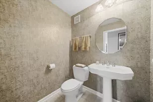 435 W Erie St, Chicago, IL 60654 - Photo 10