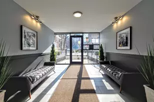 530 W Surf St, Chicago, IL 60657 - Photo 2