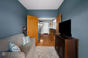 2546 W George St, Chicago, IL 60618 - Photo 8