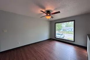 909 Sunset Rdg, Danville, IL 61832 - Photo 2