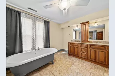 1203 W Lincoln Avenue, Rochelle, IL 61068 - Photo 26