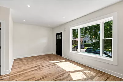 5722 W Grover Street, Chicago, IL 60630 - Photo 2