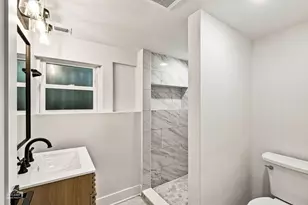 5722 W Grover St, Chicago, IL 60630 - Photo 24