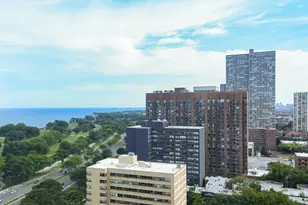 4250 N Marine Dr, Chicago, IL 60613 - Photo 4