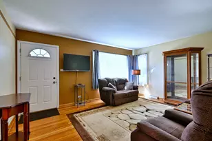 300 Wisconsin Dr, Des Plaines, IL 60016 - Photo 4