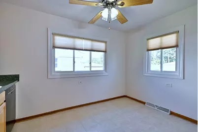 300 Wisconsin Drive, Des Plaines, IL 60016 - Photo 8
