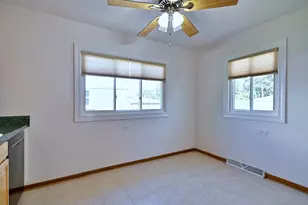 300 Wisconsin Dr, Des Plaines, IL 60016 - Photo 8