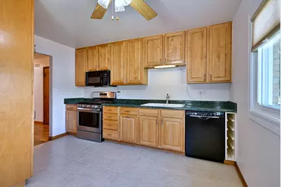 300 Wisconsin Drive, Des Plaines, IL 60016 - Photo 6