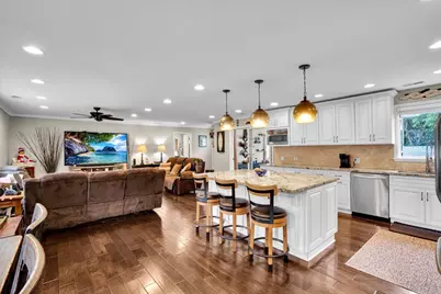 5613 Howard Avenue, La Grange Highlands, IL 60525 - Photo 12