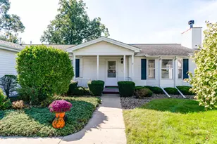 2724 Bluegrass Ct, Grayslake, IL 60030 - Photo 2