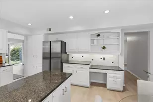 4568 Lindenwood Ln, Northbrook, IL 60062 - Photo 16