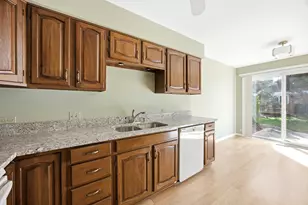 1393 Shire Cir, Inverness, IL 60067 - Photo 8