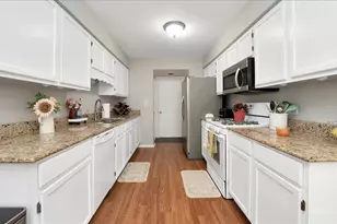 1312 Sandhurst Ln, South Elgin, IL 60177 - Photo 8