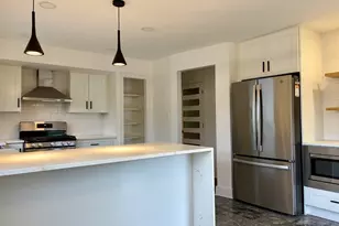 2538 W Arthur Ave, Chicago, IL 60645 - Photo 4