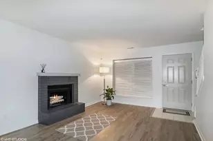 1252 Marywood Ct, Aurora, IL 60505 - Photo 2