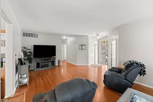 16310 Crescent Lake Dr, Crest Hill, IL 60403 - Photo 8