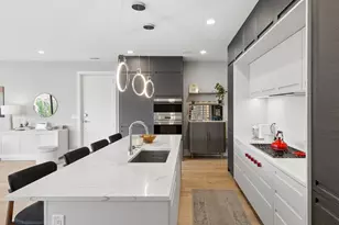 1157 W Erie St, Chicago, IL 60642 - Photo 12