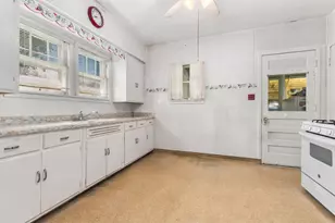 913 Clement St, Joliet, IL 60435 - Photo 22
