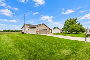 427 Sunset Dr, Colfax, IL 61728 - Photo 30
