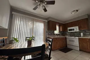 13004 S Blossom Dr, Alsip, IL 60803 - Photo 8