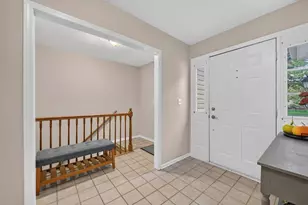 397 Meadowview Ln, Aurora, IL 60502 - Photo 4
