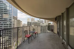 300 N State St, Chicago, IL 60654 - Photo 10