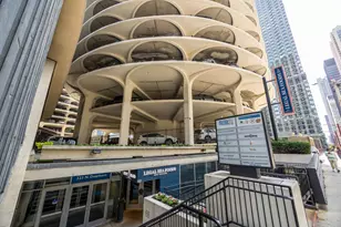 300 N State St, Chicago, IL 60654 - Photo 2