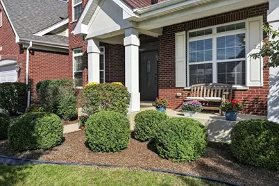18 N Acacia Drive, Hawthorn Woods, IL 60047 - Photo 2
