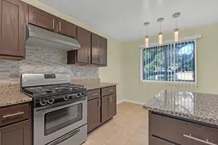 309 Maplewood Ct, Schaumburg, IL 60193 - Photo 4