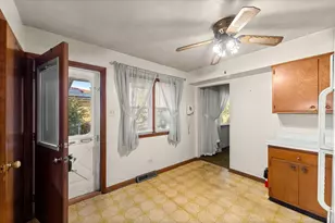 630 De Angelis Ct, Chicago Heights, IL 60411 - Photo 6