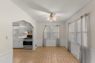629 De Angelis Ct, Chicago Heights, IL 60411 - Photo 2
