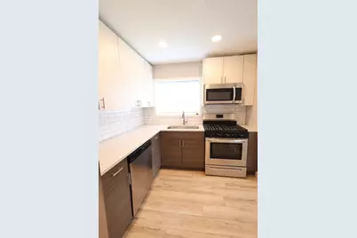 840 W College Boulevard #102, Addison, IL 60101 - Photo 4
