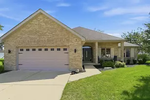 3425 Mouton Ct, Bourbonnais, IL 60914 - Photo 2