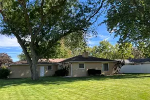 207 Illini Dr, Minooka, IL 60447 - Photo 2