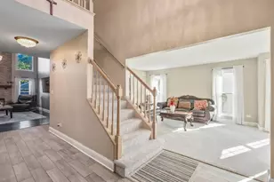 885 Stockbridge Pl, Elgin, IL 60120 - Photo 4