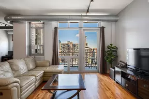 770 W Gladys Ave, Chicago, IL 60661 - Photo 2