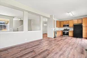 570 W Kristina Ln, Round Lake, IL 60073 - Photo 12