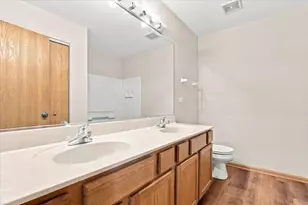 570 W Kristina Ln, Round Lake, IL 60073 - Photo 18