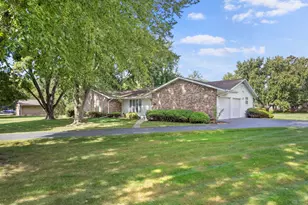 15617 Memory Ln, Sandwich, IL 60548 - Photo 2