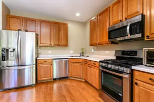6080 Halloran Ln, Hoffman Estates, IL 60192 - Photo 10