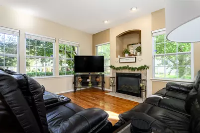 6080 Halloran Lane, Hoffman Estates, IL 60192 - Photo 8