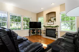 6080 Halloran Ln, Hoffman Estates, IL 60192 - Photo 8