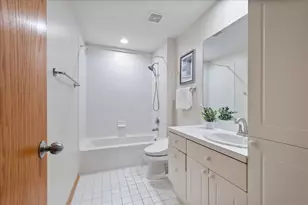 1889 Maple Ave, Evanston, IL 60201 - Photo 24