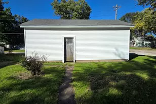 301 3rd St, Sherrard, IL 61281 - Photo 32