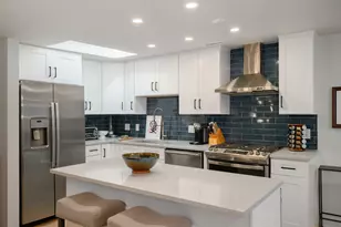 2008 W Roscoe St, Chicago, IL 60618 - Photo 12