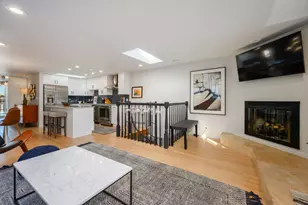 2008 W Roscoe St, Chicago, IL 60618 - Photo 10