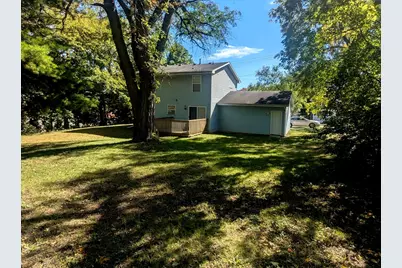 1053 School Street, Rockford, IL 61101 - Photo 2