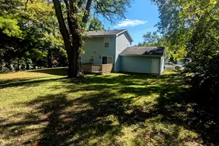 1053 School St, Rockford, IL 61101 - Photo 2
