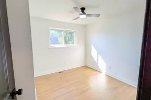 9527 S Parnell Ave, Chicago, IL 60628 - Photo 16